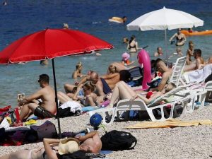hrvatska-im-vise-nije-prvi-izbor-cesi-idu-na-drugu-stranu-jadrana-moremm_67f1024c90762