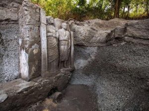 u-pompejima-tokom-iskopavanja-grobnice-otkrivene-dvije-skulpture-u-gotovo-prirodnoj-velicini-l-4374beff591b2bd0ac3014bf3c0114a8_67ed076bad3b5