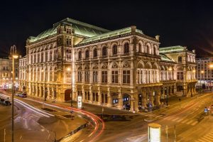 1686031025-1685983237-vienna-state-opera-g23bf42ce3_1280-900x600