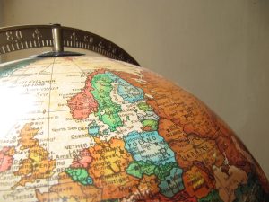 1750830403_globe-940369_1280