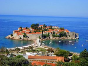 crna-gora-uvela-strozija-pravila-za-ulazak-u-zemlju-evo-sta-smijete-unijeti-cgmore_685ba84720ebd