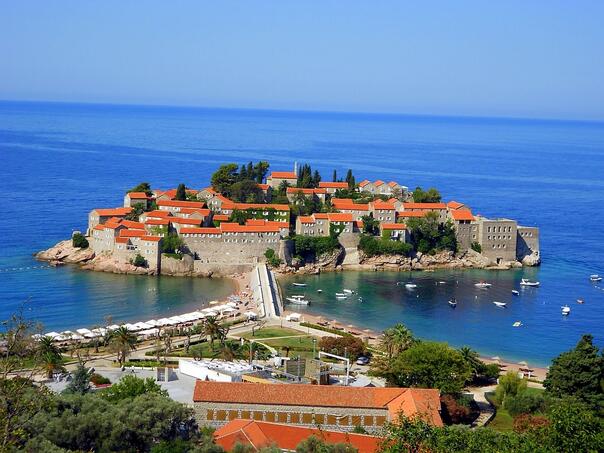 crna-gora-uvela-strozija-pravila-za-ulazak-u-zemlju-evo-sta-smijete-unijeti-cgmore_685ba84720ebd