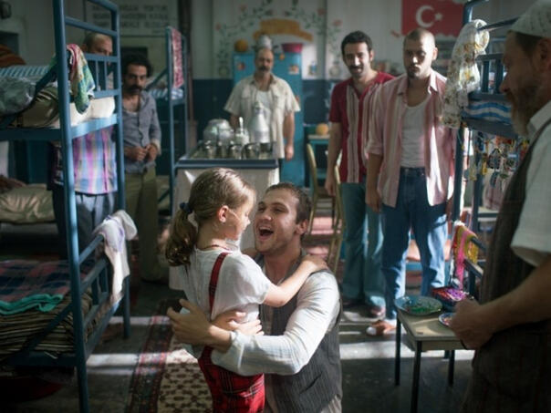 cudo-iz-celije-broj-7-film-koji-ovog-vikenda-ne-gledate-slucajno-cudo-iz-celije-broj-7-imdb_683be36ee5a98