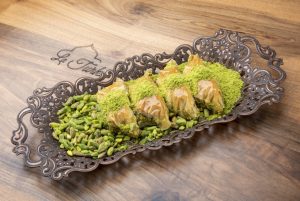dubai-baklava-nasl-zeneba-1749124785-821x550