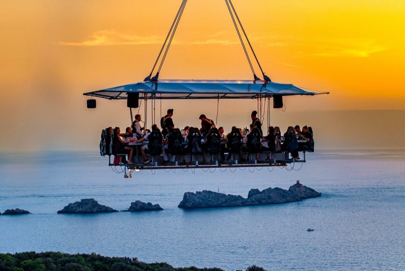 dinner-in-the-sky-instagram-1752732452-821x550