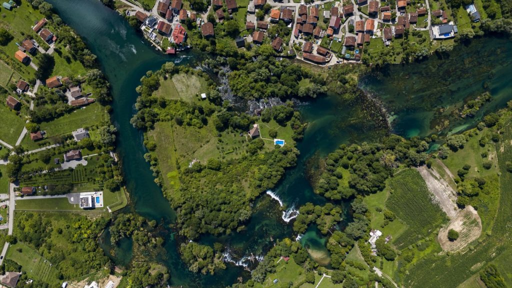 Golubic ostrvo u obliku srca Bihac AA