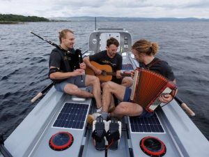 braca-iz-skotske-u-camcu-preveslali-tihi-okean-jamie-ewan-and-lachlan-pics-scaled_68b2a0361e3d6