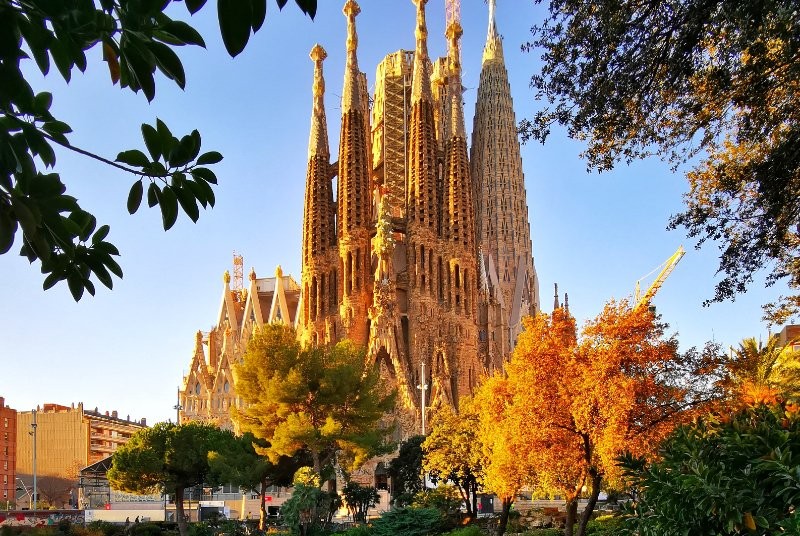 the-sagrada-familia-in-barcelona-800-1756807813-821x550