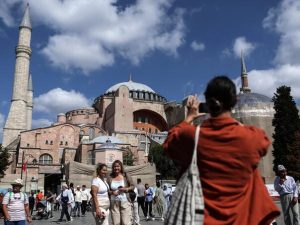 svjetski-turizam-2025-milijarda-i-pol-turista-potroseno-gotovo-dva-biliona-dolara-istanbul_69709b9166c92