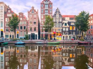 amsterdam-je-prvi-glavni-grad-koji-zabranjuje-reklame-za-fosilna-goriva-i-meso-na-javnim-mjestima-amsterdam_699c0ceed2829