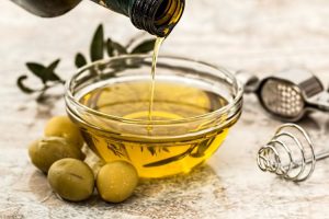 1635686777-olive-oil-968657_1920-750x500