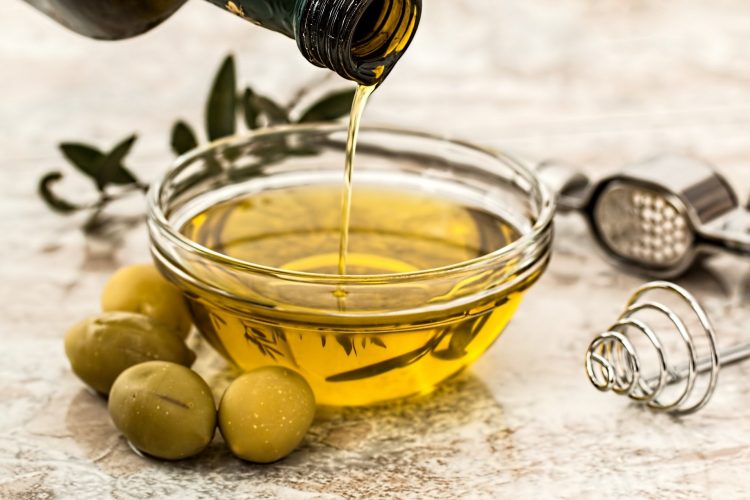 1635686777-olive-oil-968657_1920-750x500