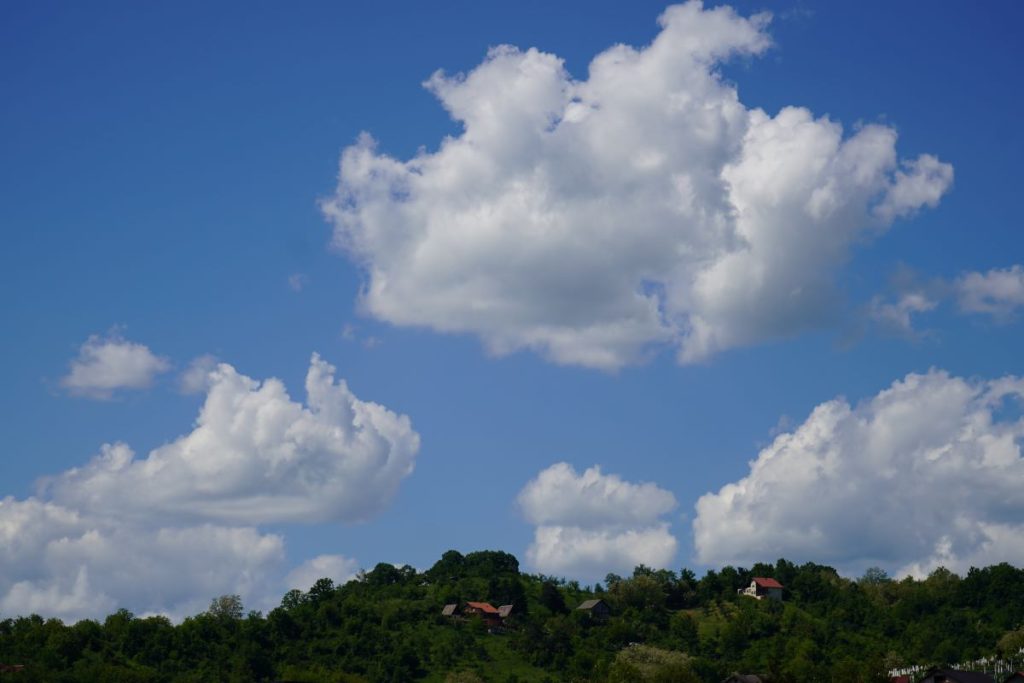 Oblak sunce vrijeme proljeće