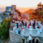 U jedinstvenom ambijentu Starog grada Gradina održano prvo izdanje manifestacije „Romantična noć u Gornjem Srebreniku“
