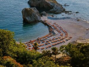 crnogorska-plaza-na-koju-morate-otici-barem-jednom-u-zivotu-havaji-budva_6a38cc3ac8dbe