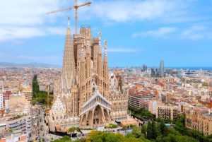 la-sagrada-familia-source-istock-208653-3-1782465424-821x550