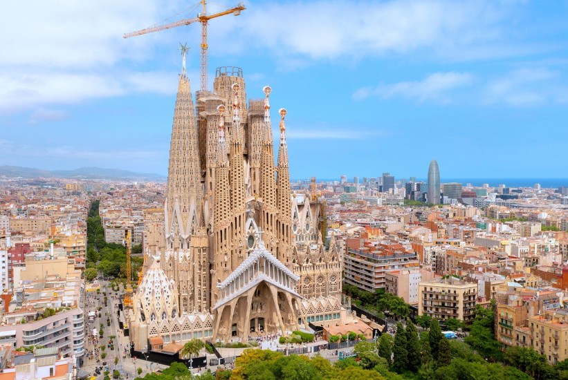 la-sagrada-familia-source-istock-208653-3-1782465424-821x550