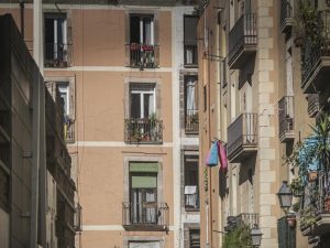 spanci-trose-polovinu-plate-na-kiriju-u-madridu-i-barceloni-vise-i-od-70-posto-stan_6a1d5c3bb2212