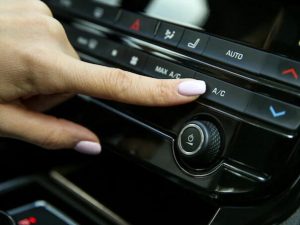 vecina-vozaca-radi-ovu-gresku-svaki-put-kad-ugasi-auto-zbog-nje-klima-pocne-smrdjeti-klima_6a2fd2331ac05
