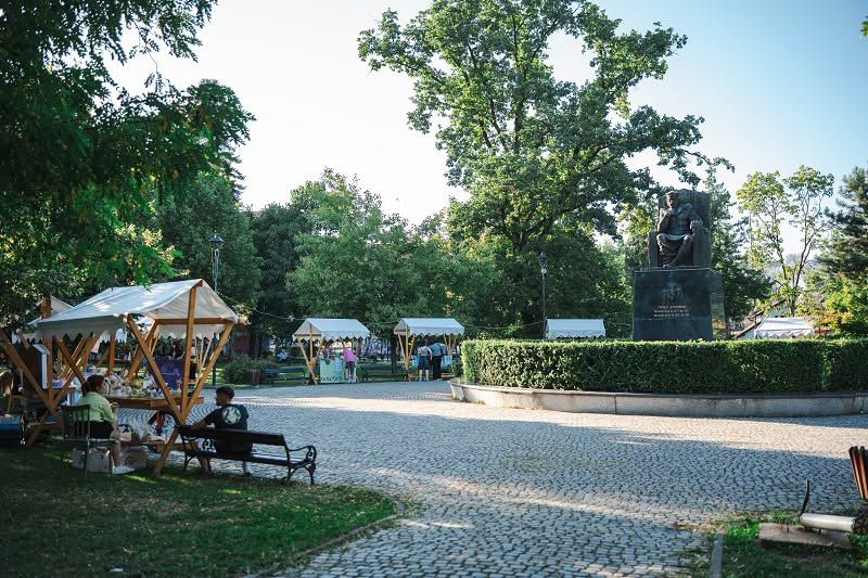 NASLOVNA ART MARKET