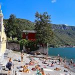Italijani rekli “dosta”: Turiste koji šetaju bez majice čekaju paprene kazne
