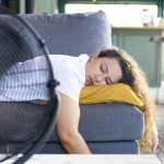 Spavanje sa upaljenim ventilatorom: Stručnjaci upozoravaju na rizike